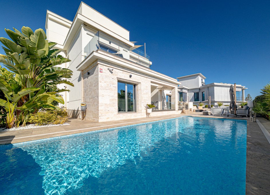 Återförsäljning - Fristående villa -
La Zenia - Beachside