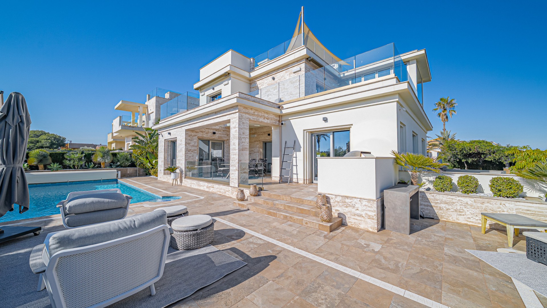 Återförsäljning - Fristående villa -
La Zenia - Beachside