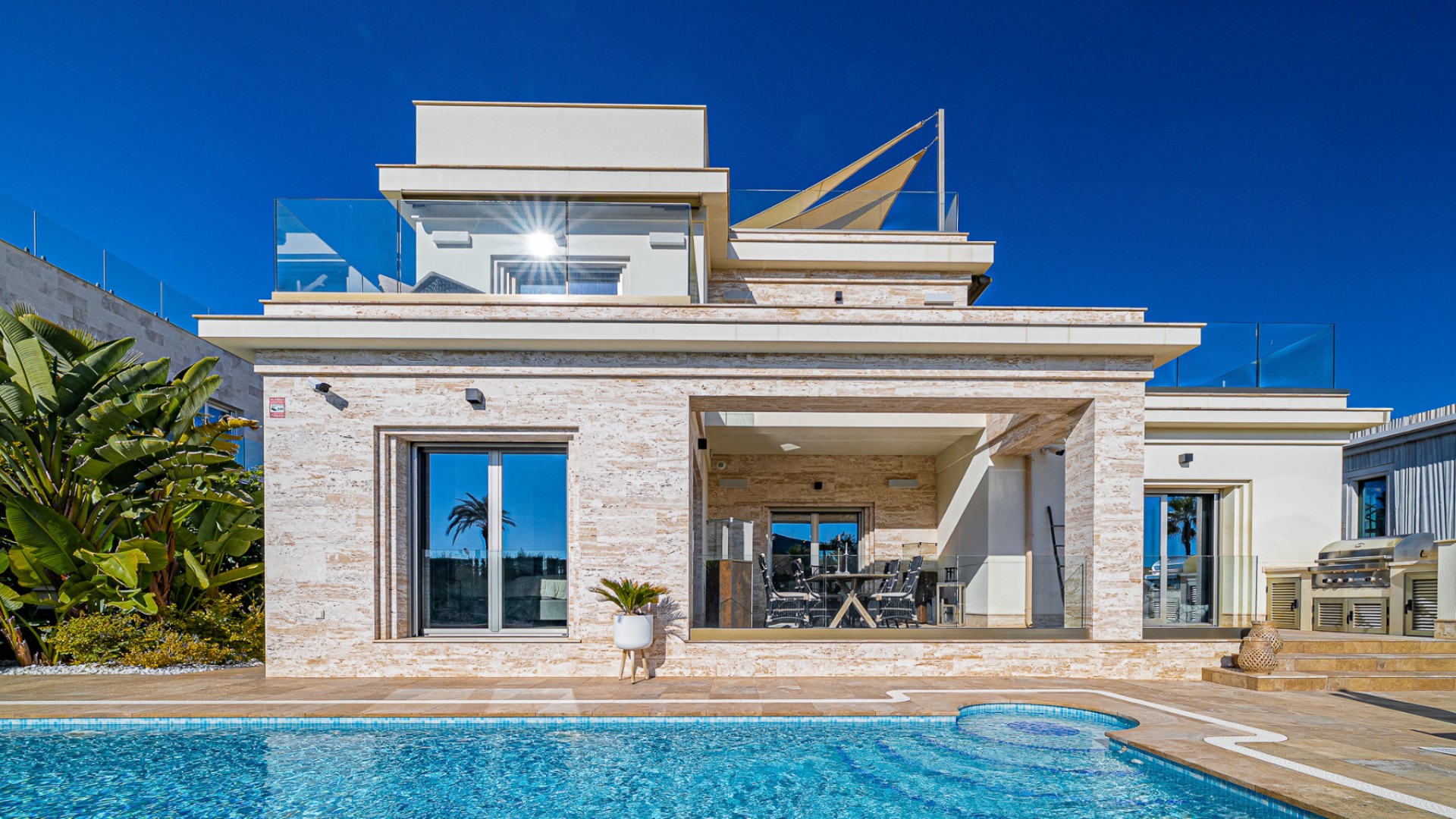 Återförsäljning - Fristående villa -
La Zenia - Beachside