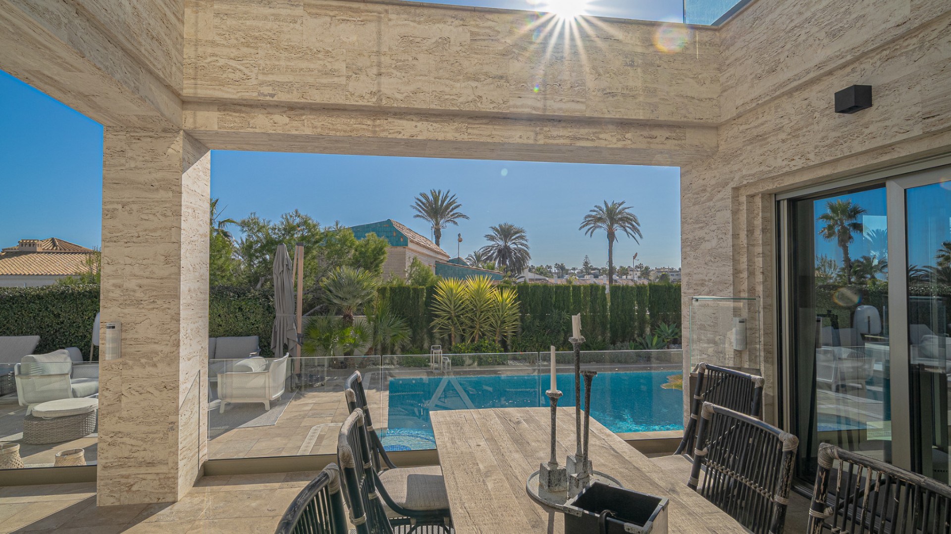 Återförsäljning - Fristående villa -
La Zenia - Beachside