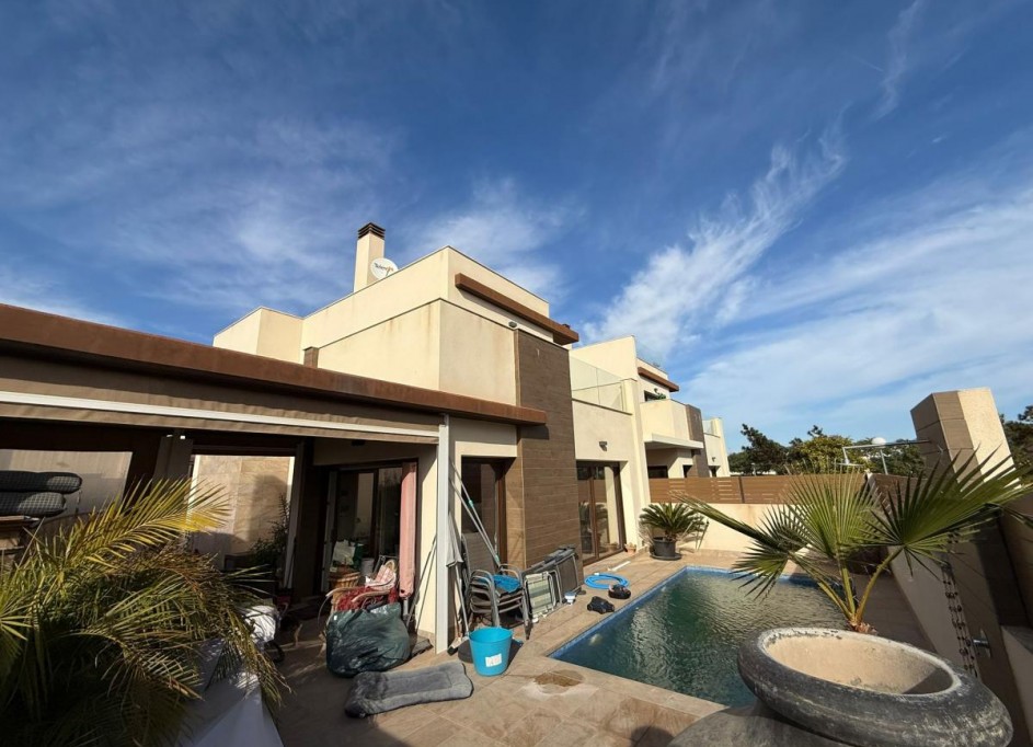 Återförsäljning - Fristående villa -
Los Montesinos