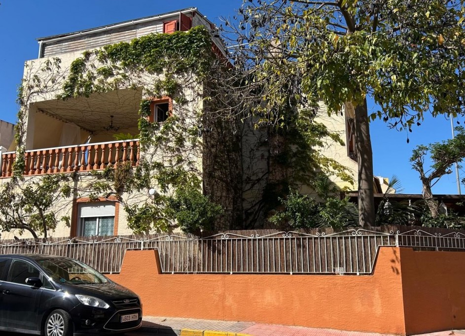 Återförsäljning - Fristående villa -
Los Montesinos