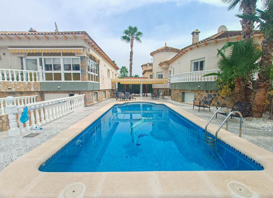 Återförsäljning - Fristående villa -
Orihuela - Benferri