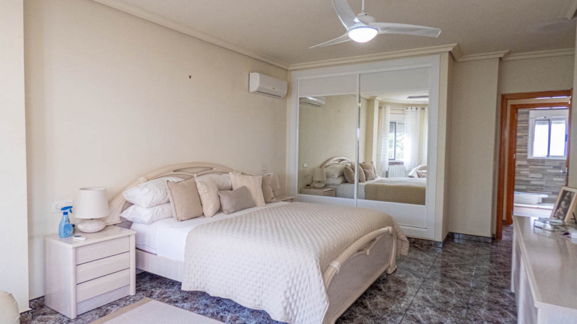 Återförsäljning - Fristående villa -
Orihuela - Benferri