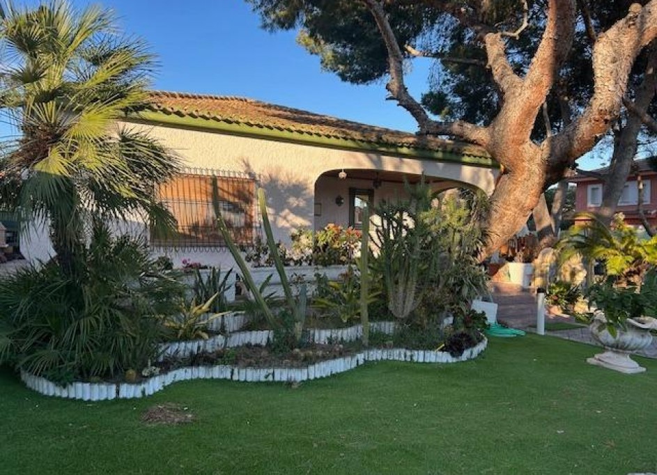 Återförsäljning - Fristående villa -
Orihuela Costa - Altos de Campoamor