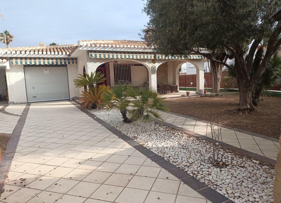 Återförsäljning - Fristående villa -
Orihuela Costa - Campoamor