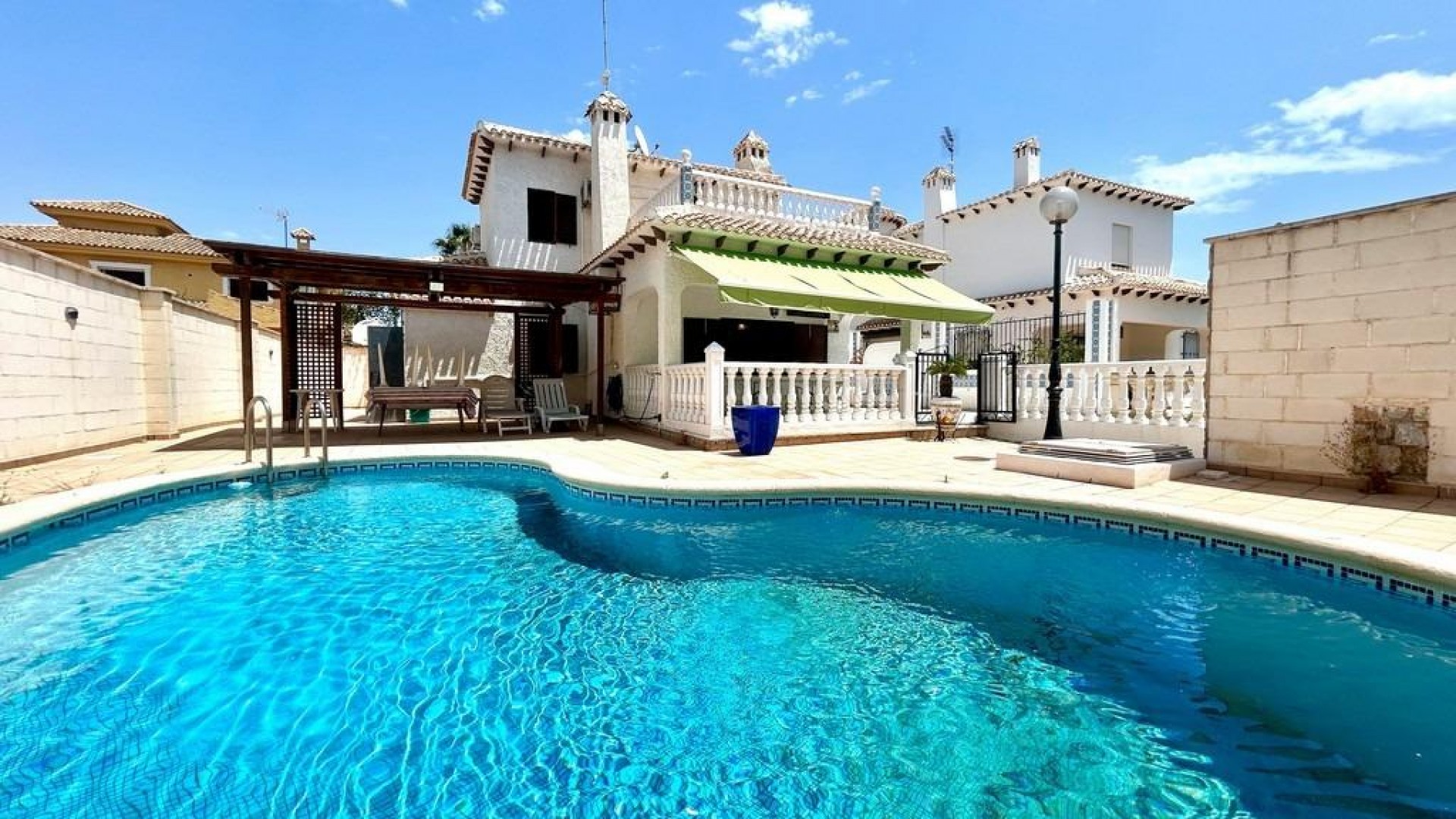 Återförsäljning - Fristående villa -
Orihuela Costa - La Zenia