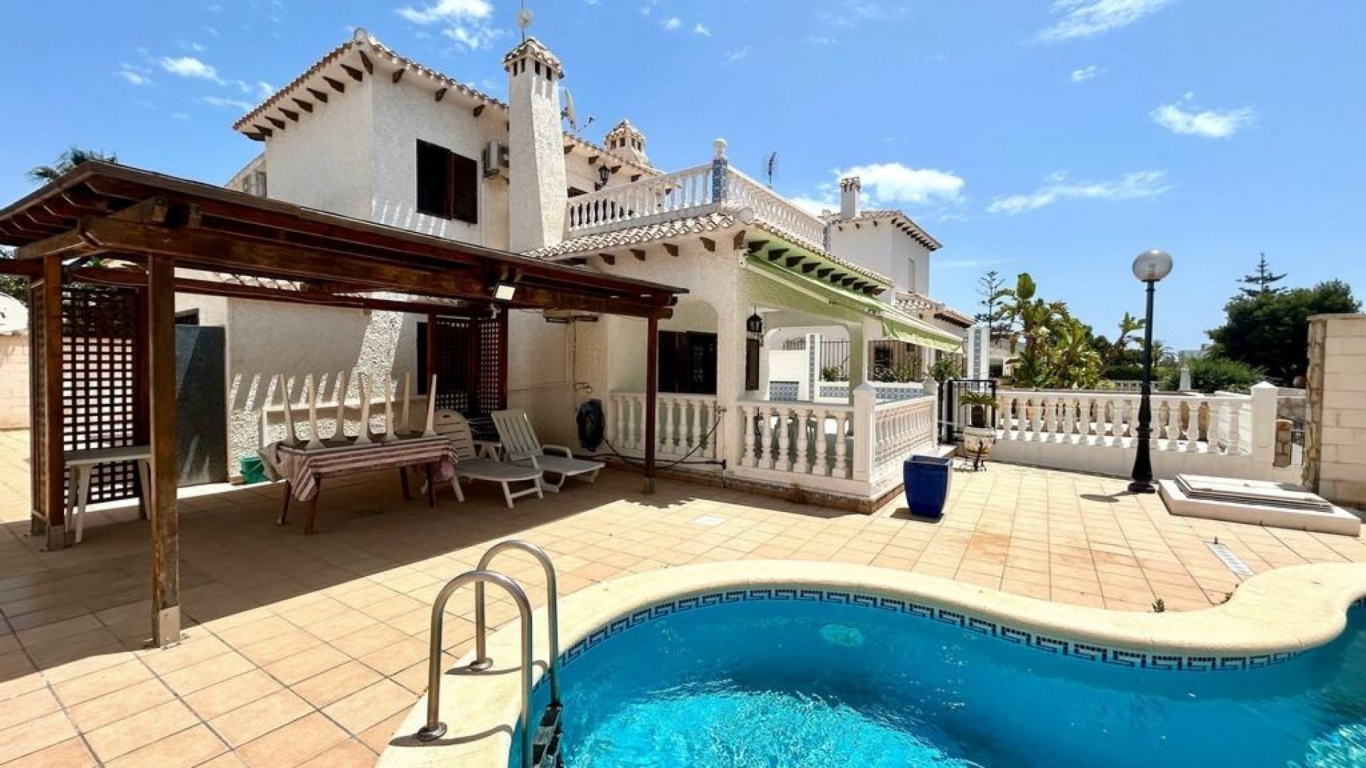 Återförsäljning - Fristående villa -
Orihuela Costa - La Zenia