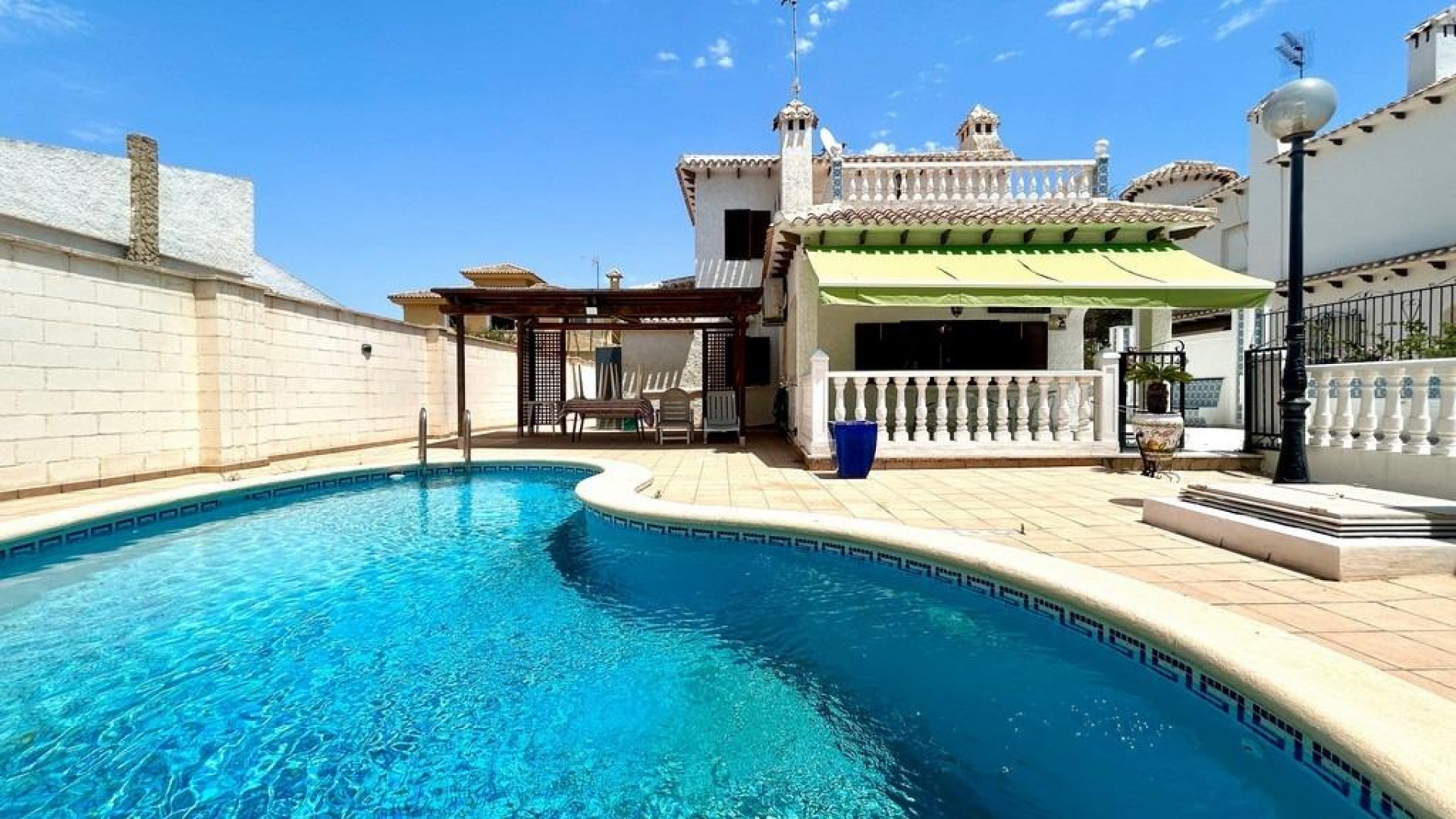 Återförsäljning - Fristående villa -
Orihuela Costa - La Zenia