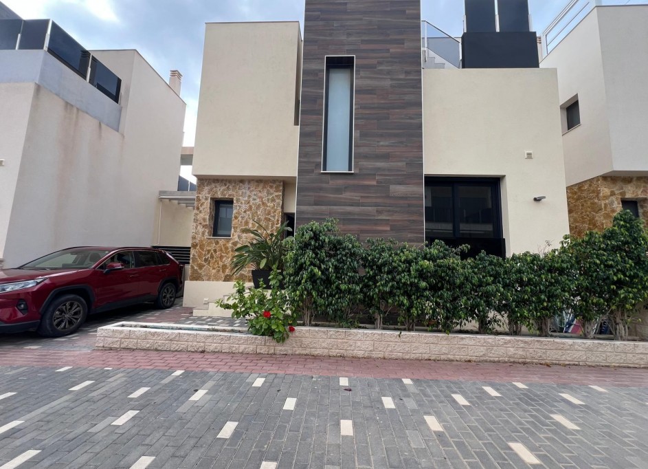 Återförsäljning - Fristående villa -
Orihuela Costa - Lomas de Cabo Roig