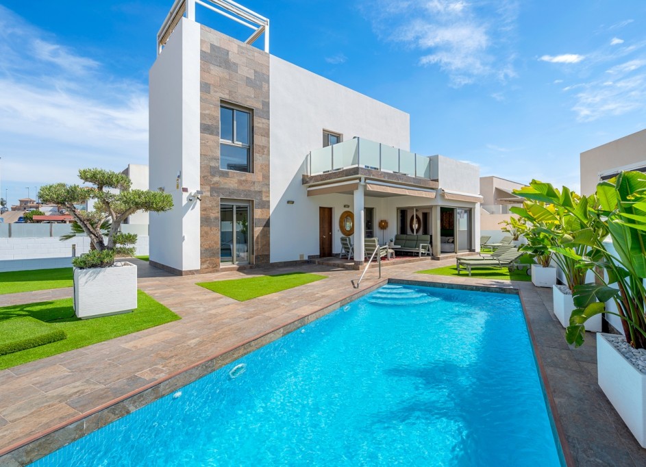 Återförsäljning - Fristående villa -
Orihuela Costa - Pau 8*