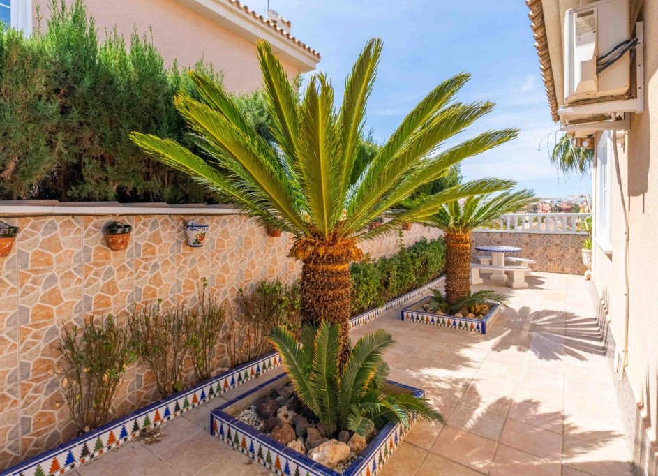 Återförsäljning - Fristående villa -
Orihuela Costa - Punta Prima