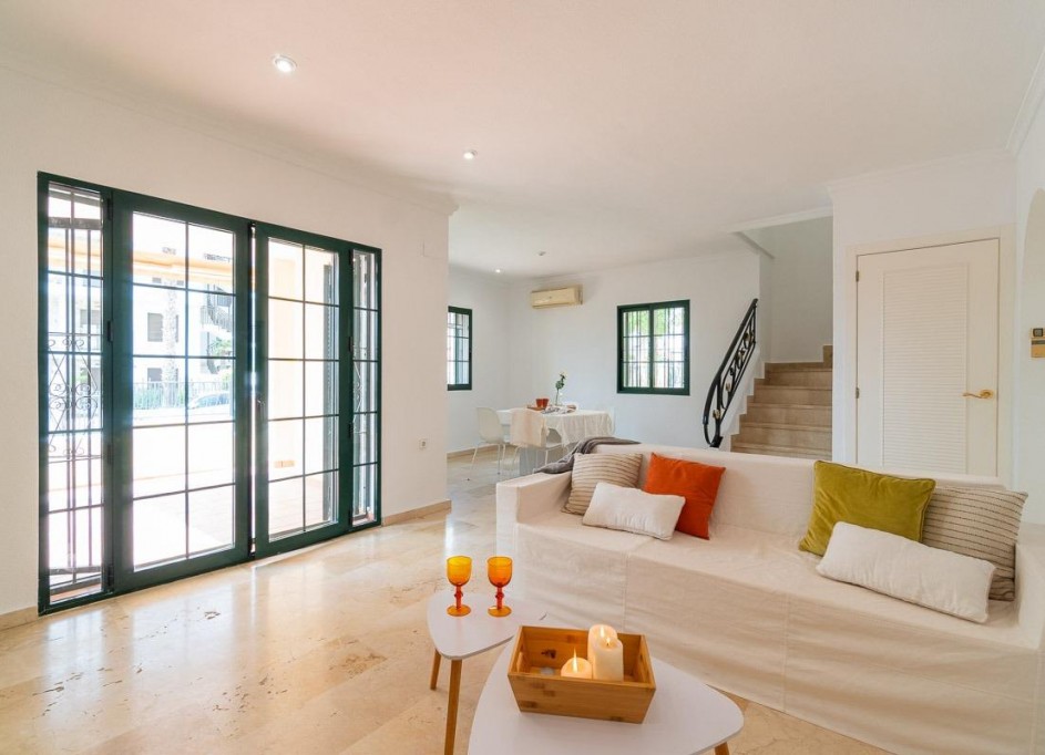 Återförsäljning - Fristående villa -
Orihuela Costa - Villamartín-Las Filipinas