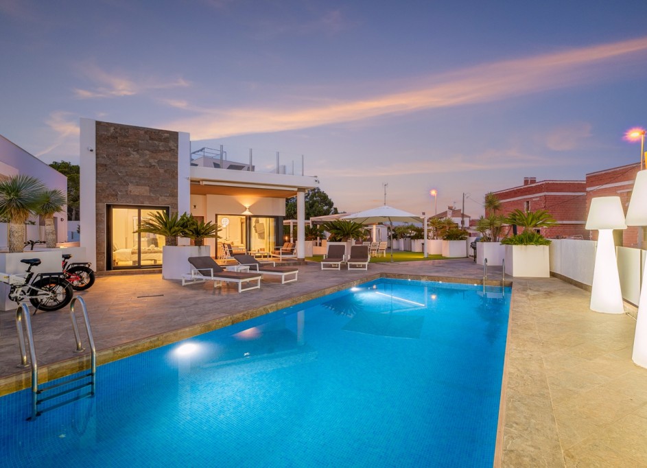 Återförsäljning - Fristående villa -
Orihuela Costa - Villamartín