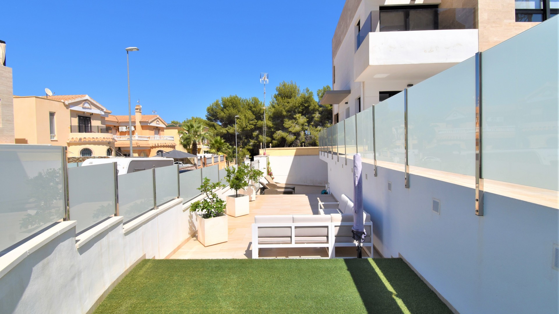 Återförsäljning - Fristående villa -
Orihuela Costa - Villamartin