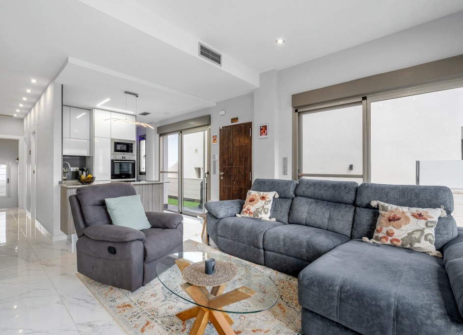 Återförsäljning - Fristående villa -
Orihuela Costa - Villamartin*