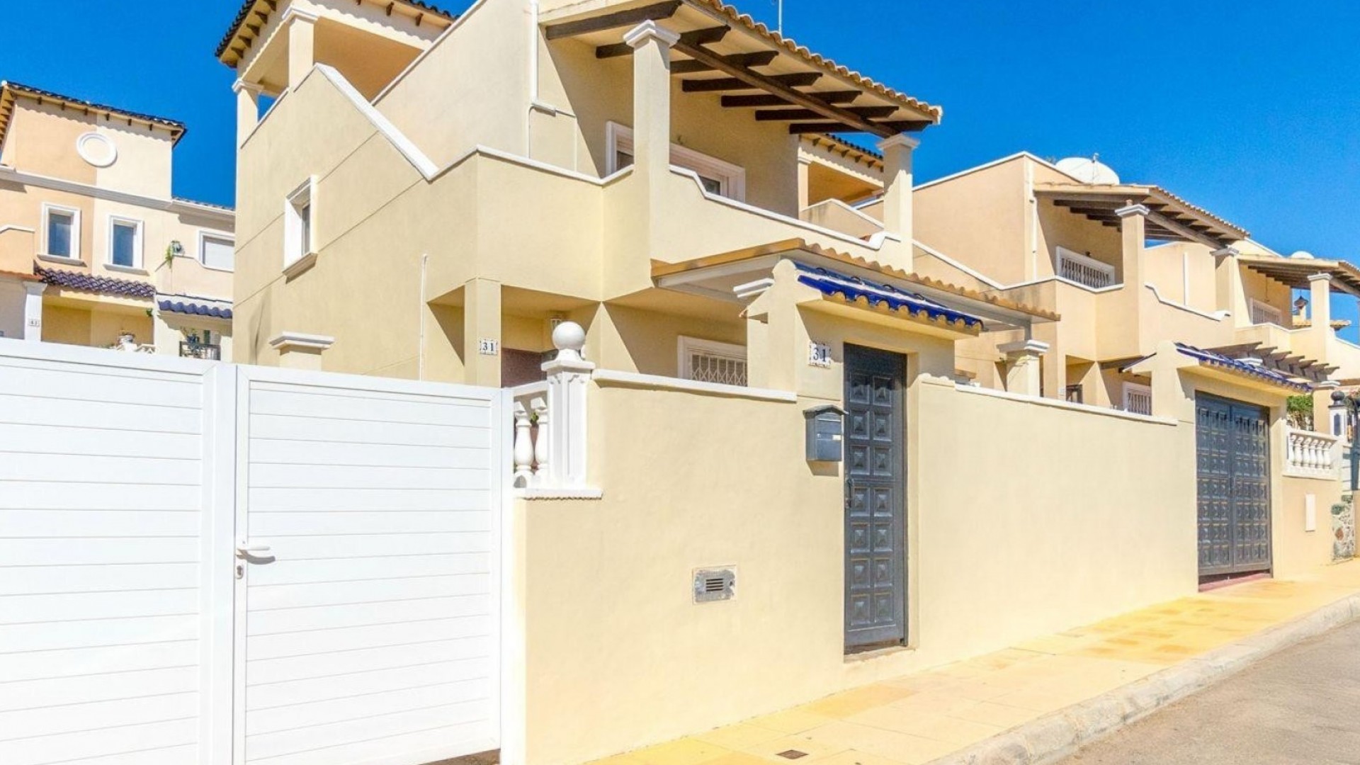 Återförsäljning - Fristående villa -
Orihuela Costa - Villamartín