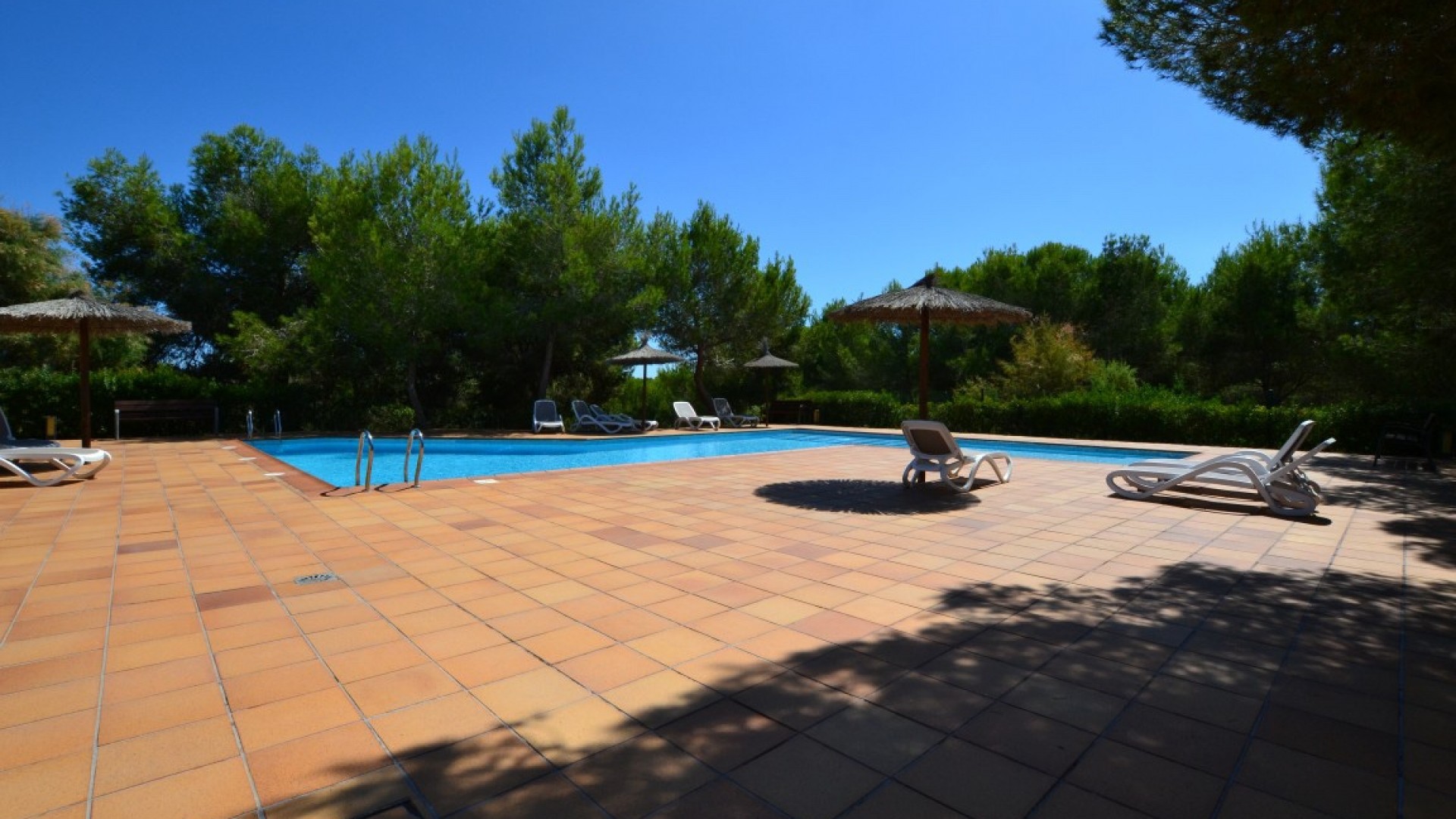 Återförsäljning - Fristående villa -
Orihuela - Las Colinas Golf