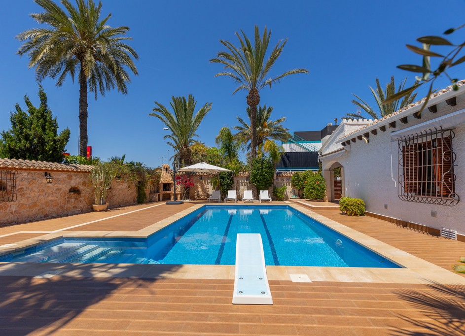 Återförsäljning - Fristående villa -
Orihuela - Orihuela Costa