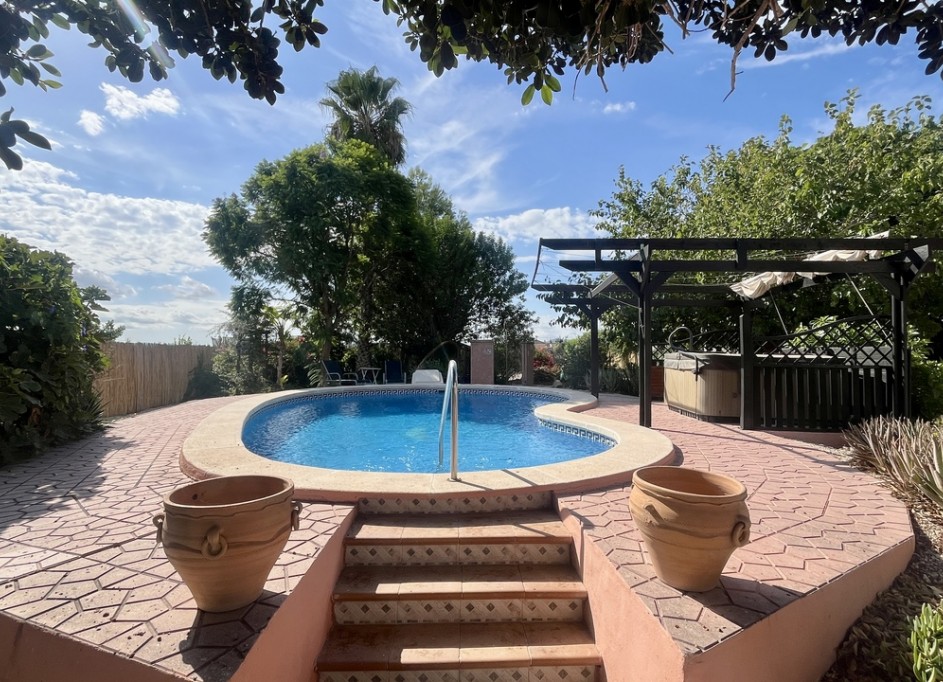 Återförsäljning - Fristående villa -
Orihuela