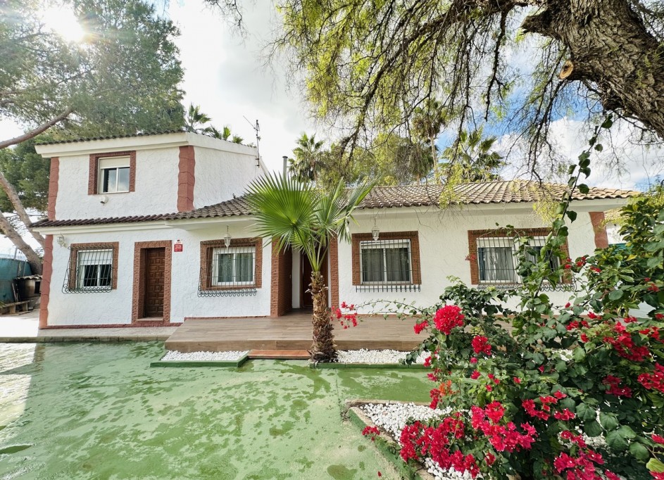 Återförsäljning - Fristående villa -
Orihuela