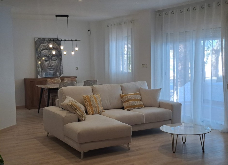 Återförsäljning - Fristående villa -
Orihuela