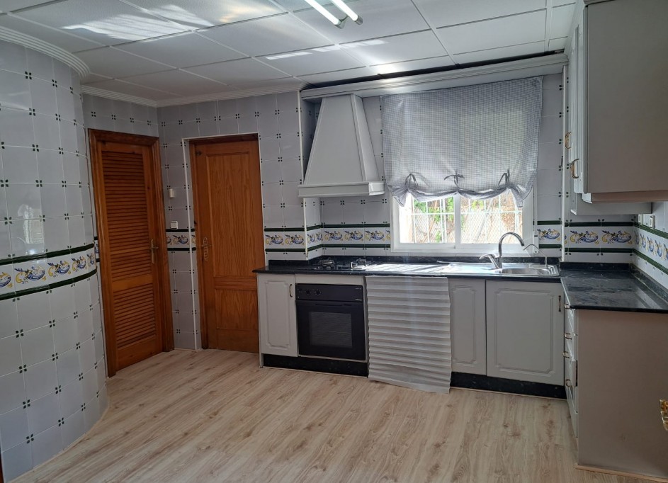 Återförsäljning - Fristående villa -
Orihuela