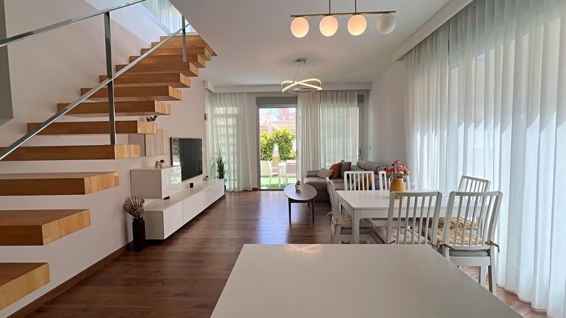 Återförsäljning - Fristående villa -
Pilar de la Horadada - Pueblo Latino