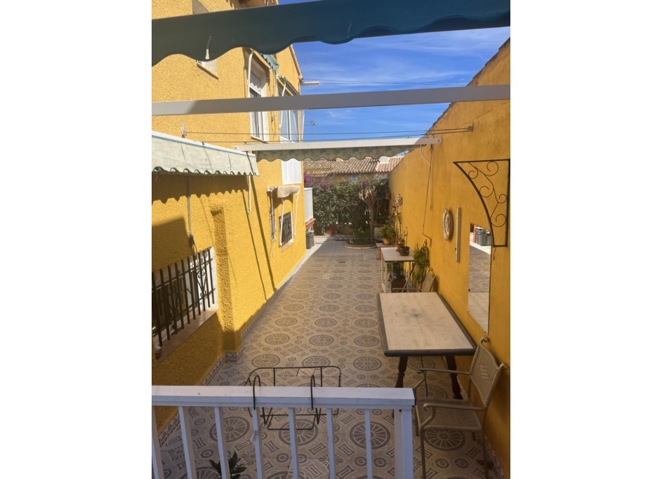 Återförsäljning - Fristående villa -
Punta Prima