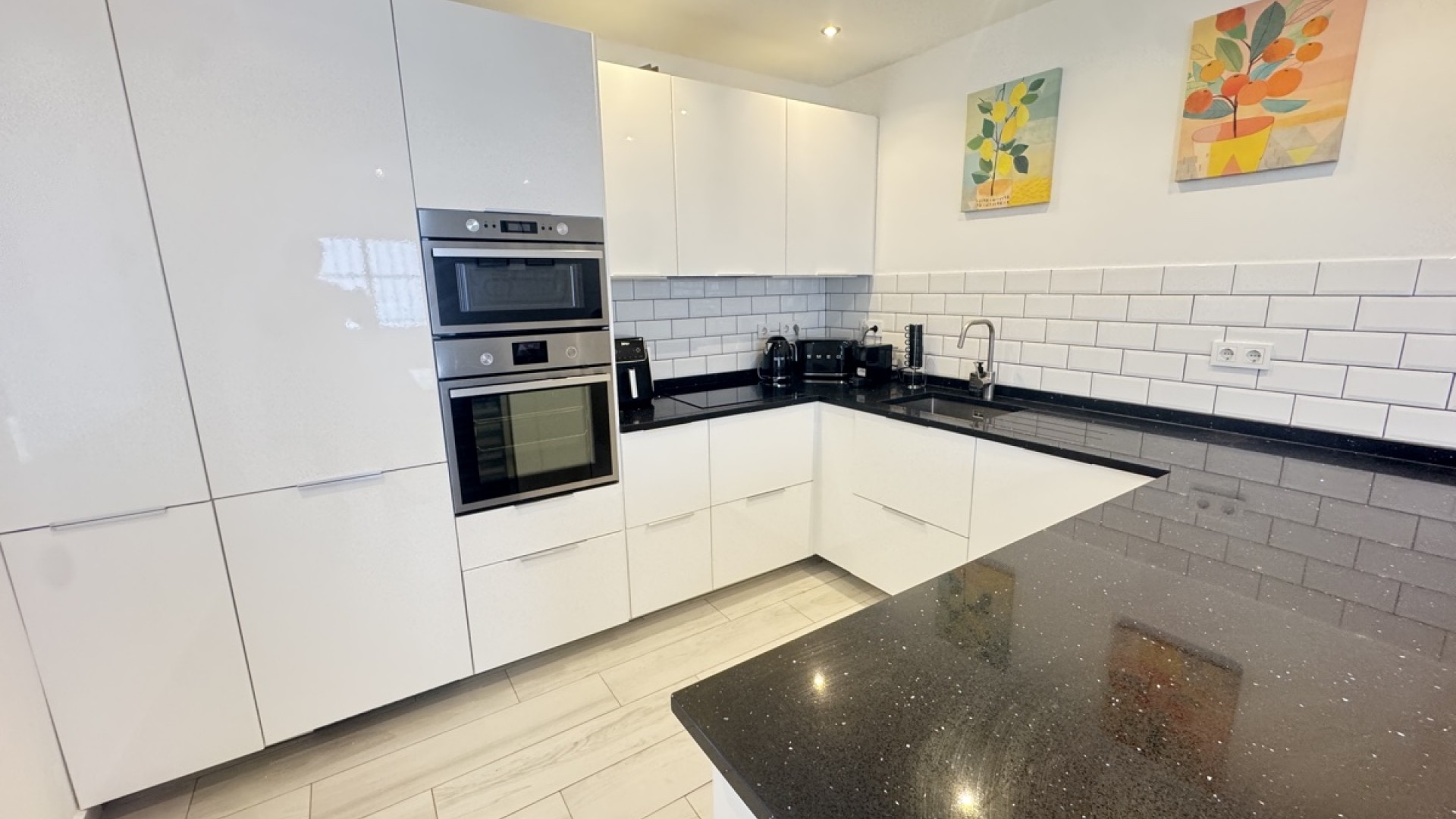 Återförsäljning - Fristående villa -
San Miguel de Salinas - Blue Lagoon