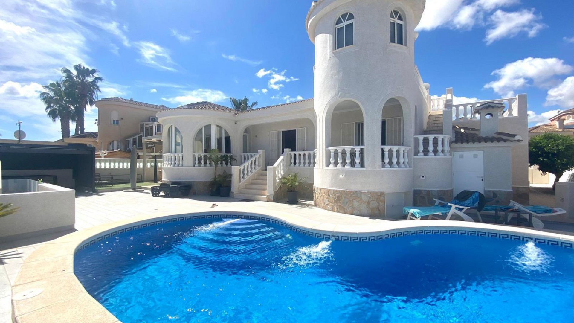 Återförsäljning - Fristående villa -
San Miguel de Salinas - BLUE LAGOON