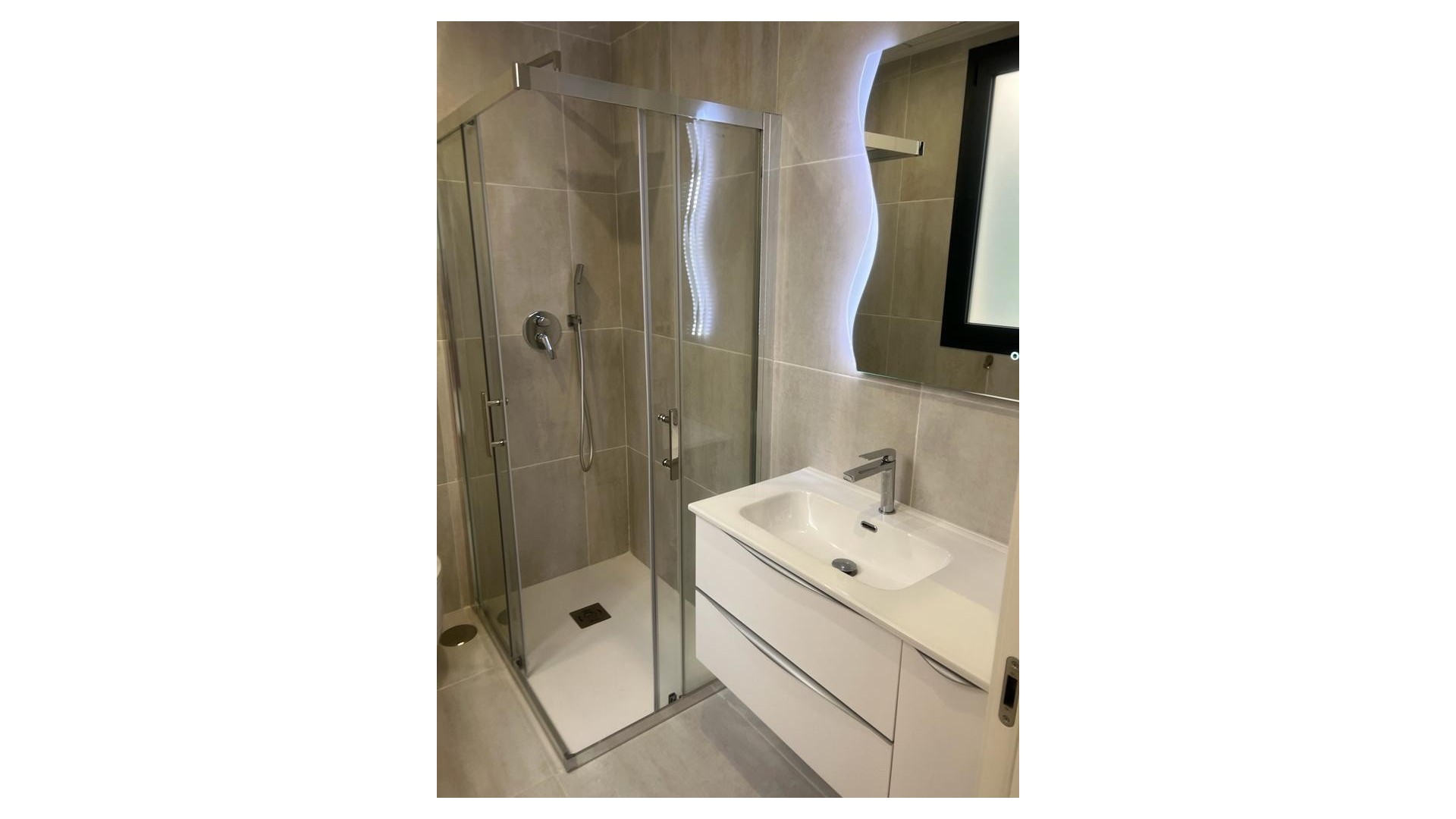 Återförsäljning - Fristående villa -
San Miguel de Salinas