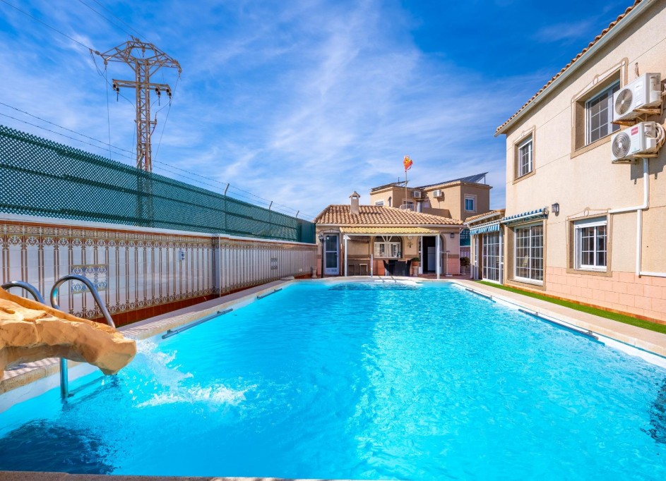 Återförsäljning - Fristående villa -
Torrevieja - El chaparral