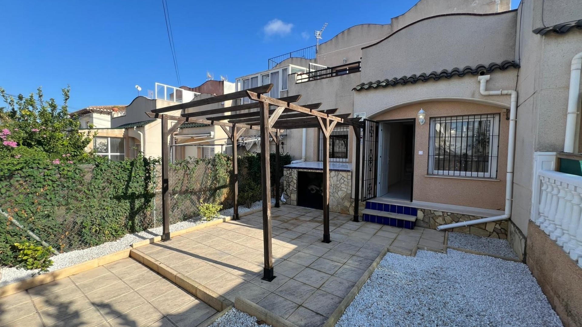 Återförsäljning - Fristående villa -
Torrevieja - Lago Jardín II