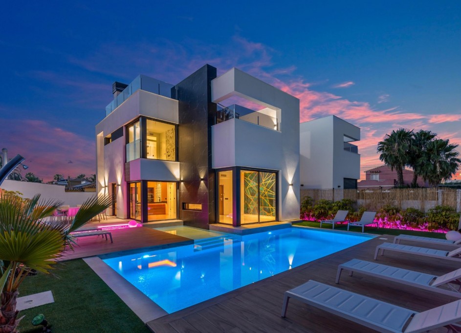 Återförsäljning - Fristående villa -
Torrevieja - Torreta florida