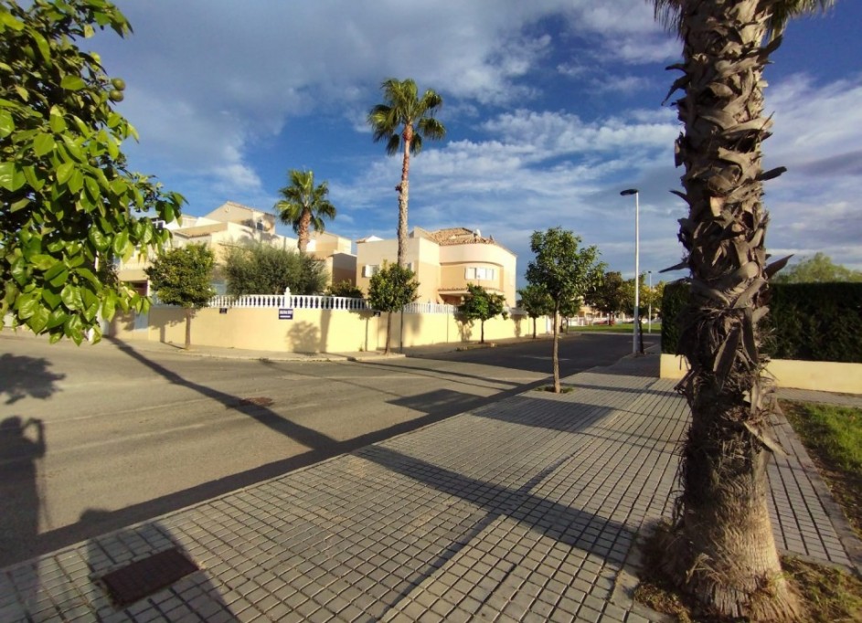 Återförsäljning - Fristående villa -
Torrevieja