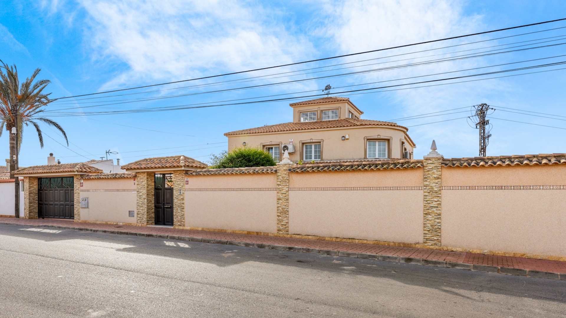 Återförsäljning - Fristående villa -
Torrevieja