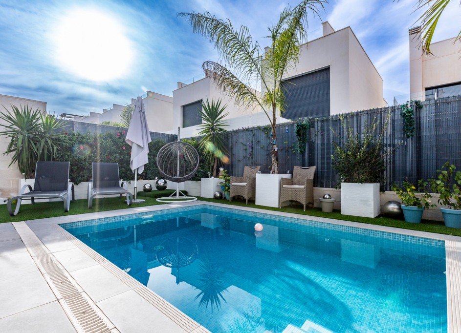 Återförsäljning - Fristående villa -
Villamartín - Pau 26