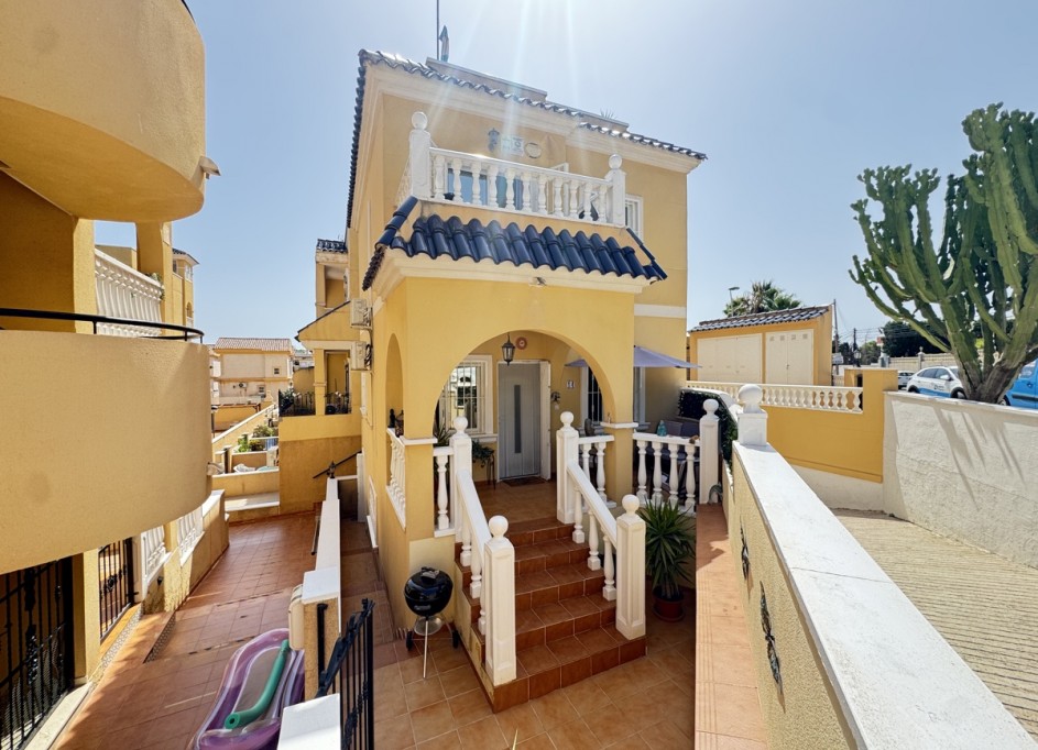 Återförsäljning - Fristående villa -
Villamartín