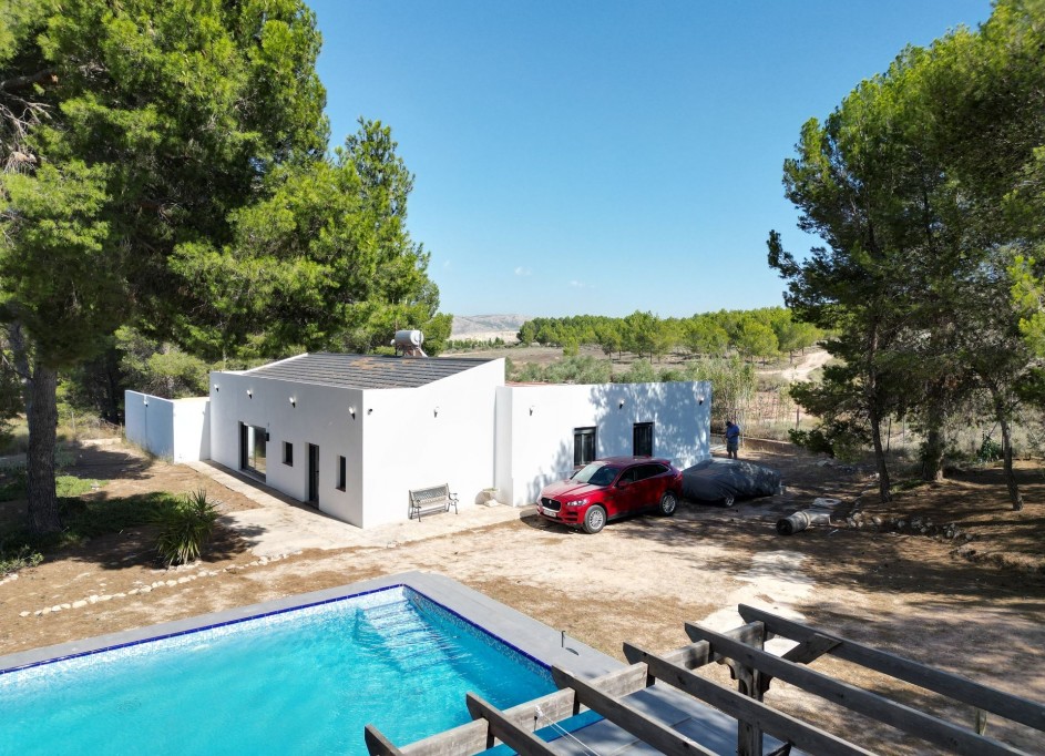 Återförsäljning - Fristående villa -
Villena