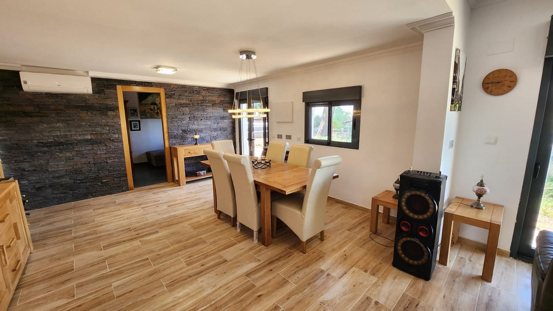 Återförsäljning - Fristående villa -
Villena