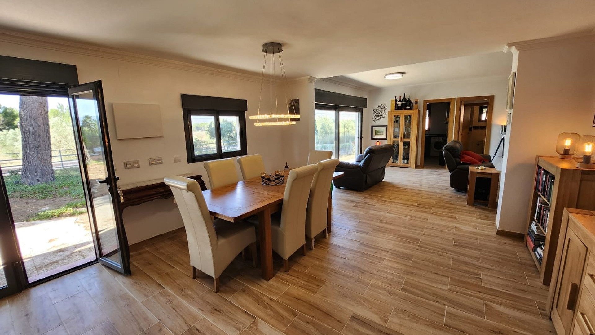 Återförsäljning - Fristående villa -
Villena