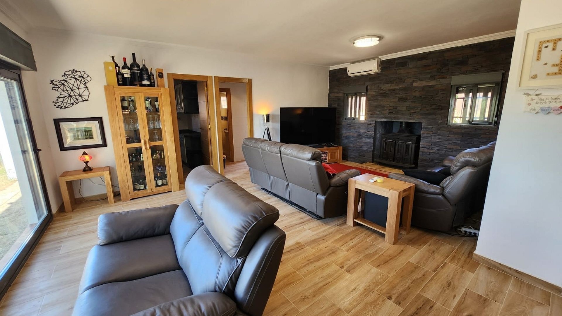 Återförsäljning - Fristående villa -
Villena