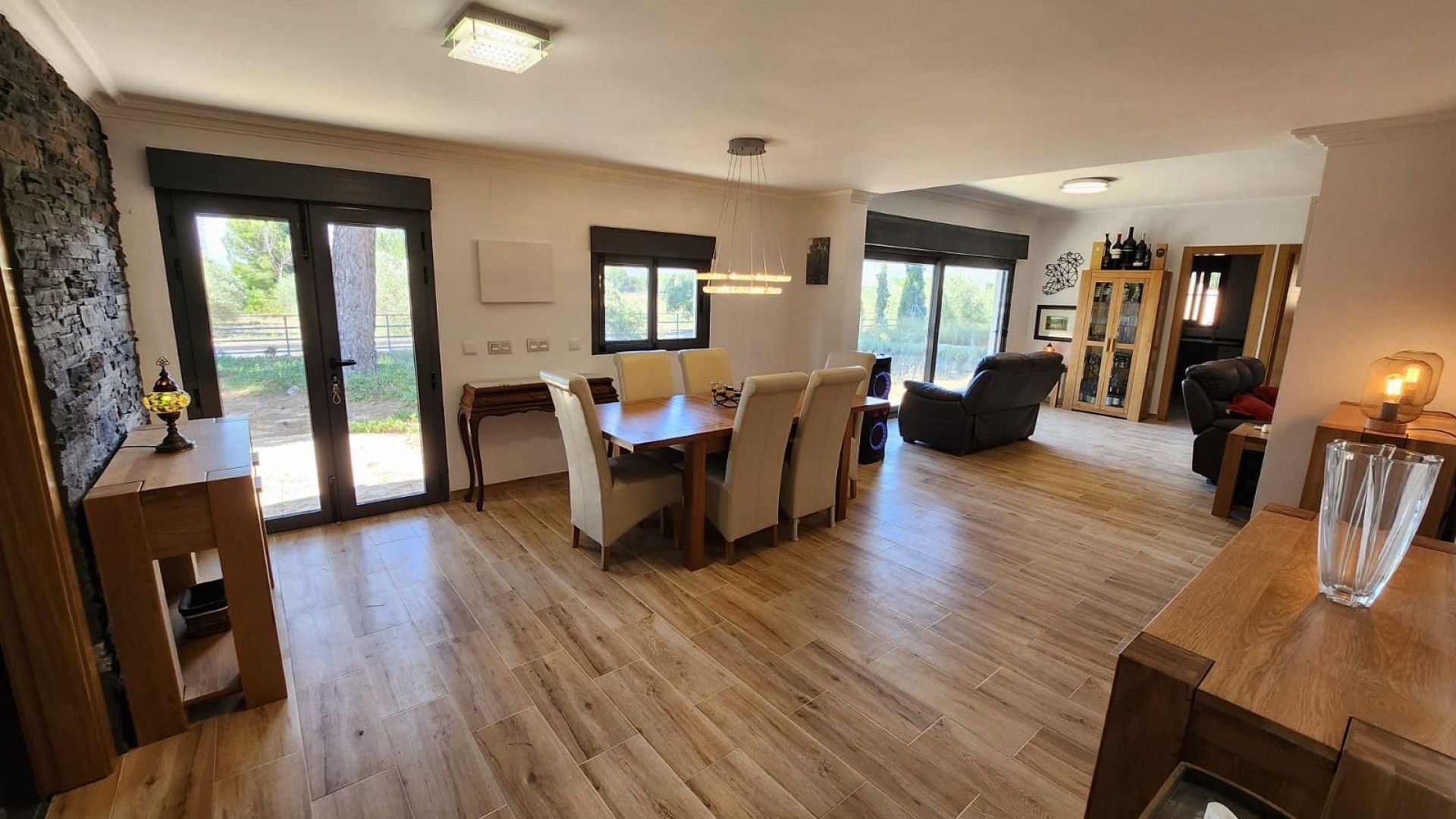 Återförsäljning - Fristående villa -
Villena