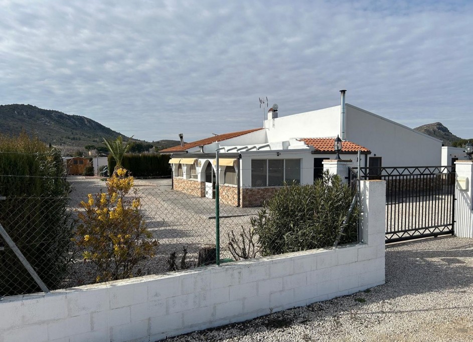 Återförsäljning - Fristående villa -
Villena