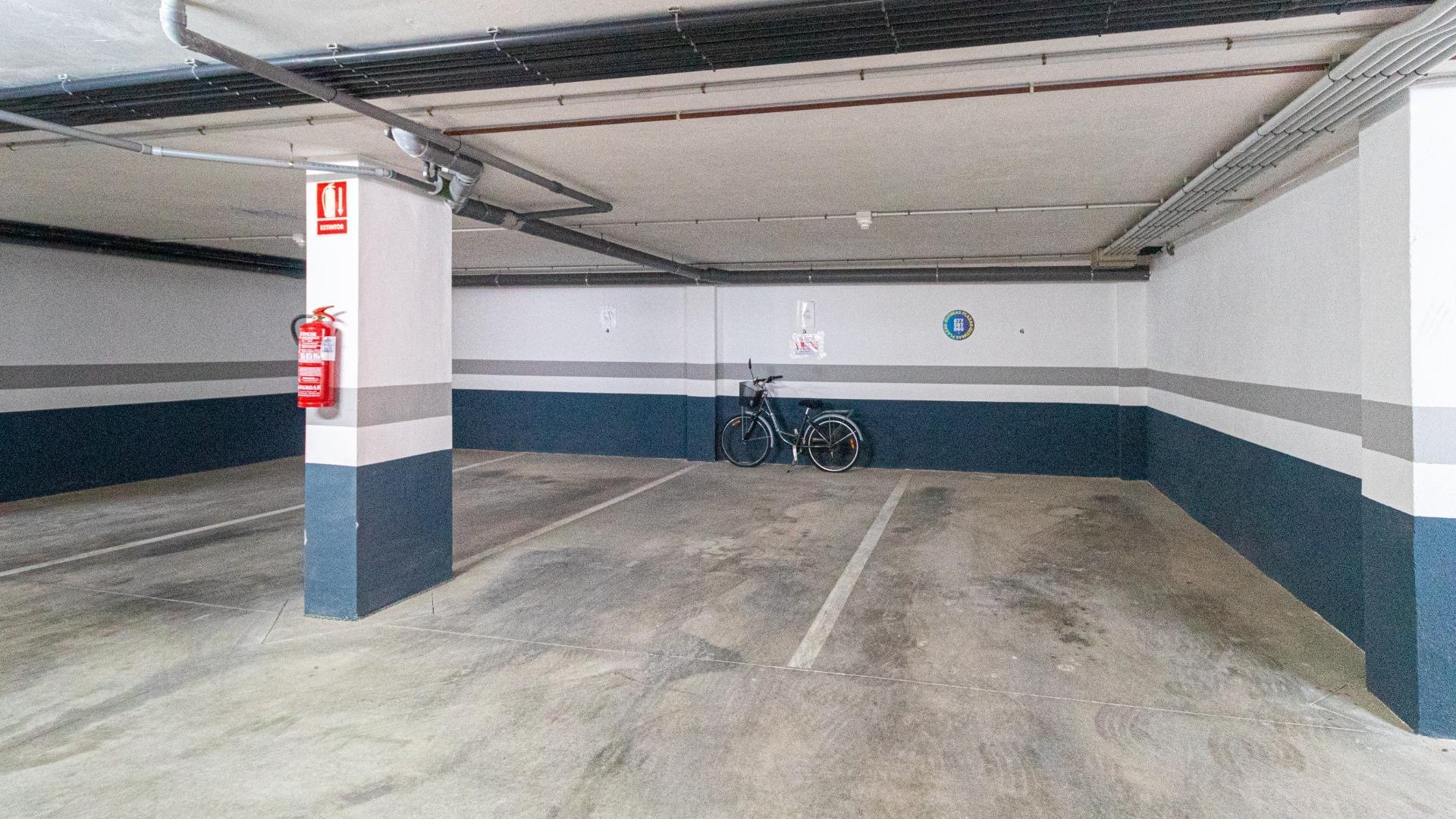 Återförsäljning - Garage -
Orihuela Costa - Agua Marina