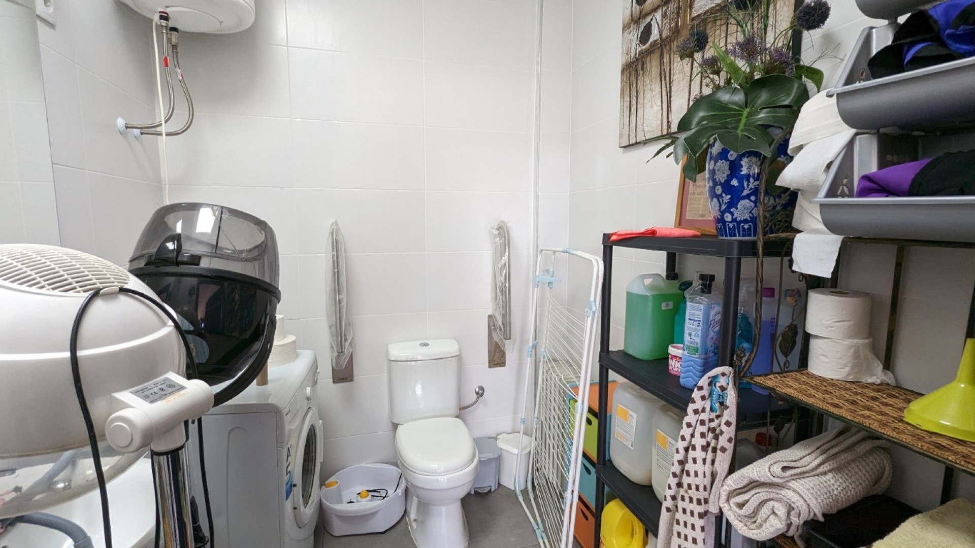 Återförsäljning - Kommersiell -
Lo Crispin