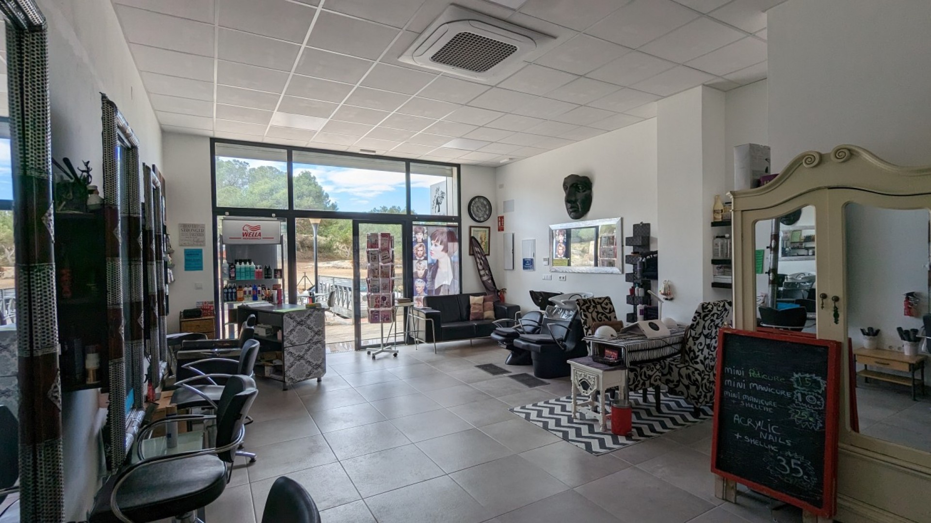 Återförsäljning - Kommersiell -
Lo Crispin