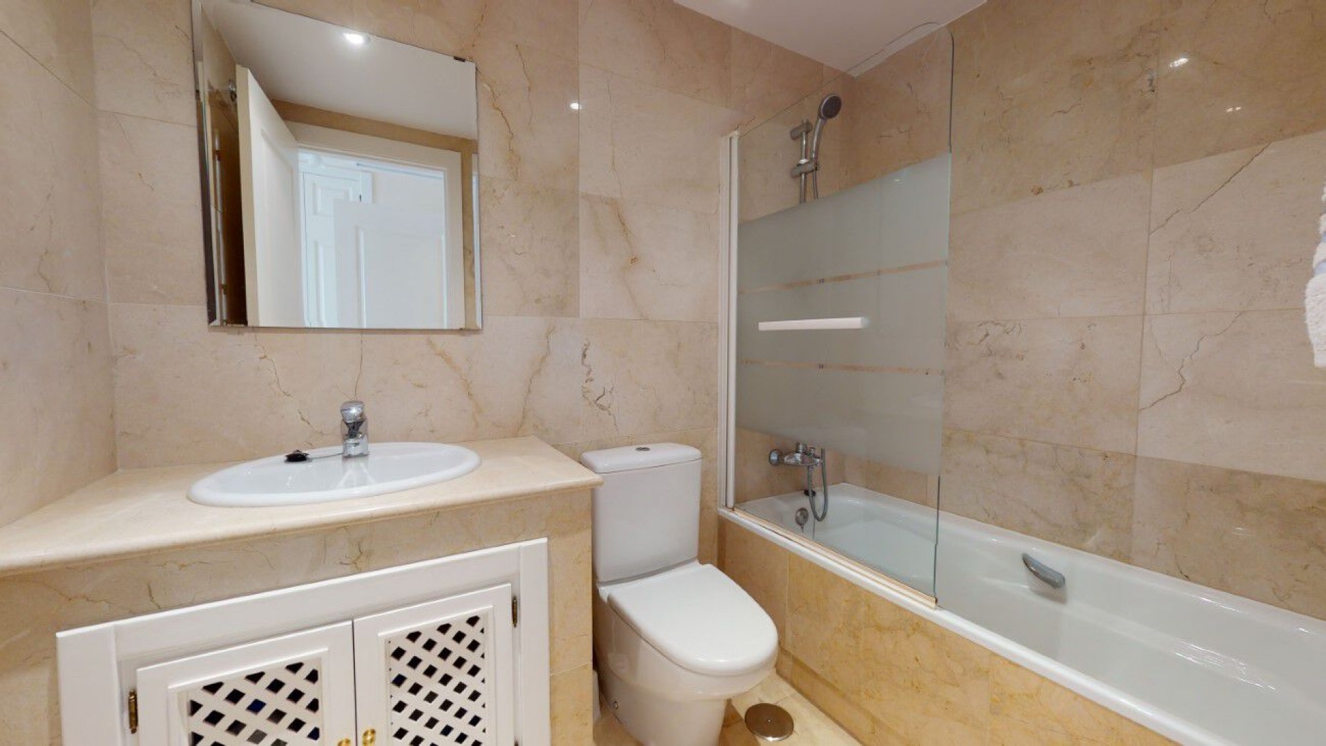 Återförsäljning - Lägenhet lägenhet -
Roda Golf