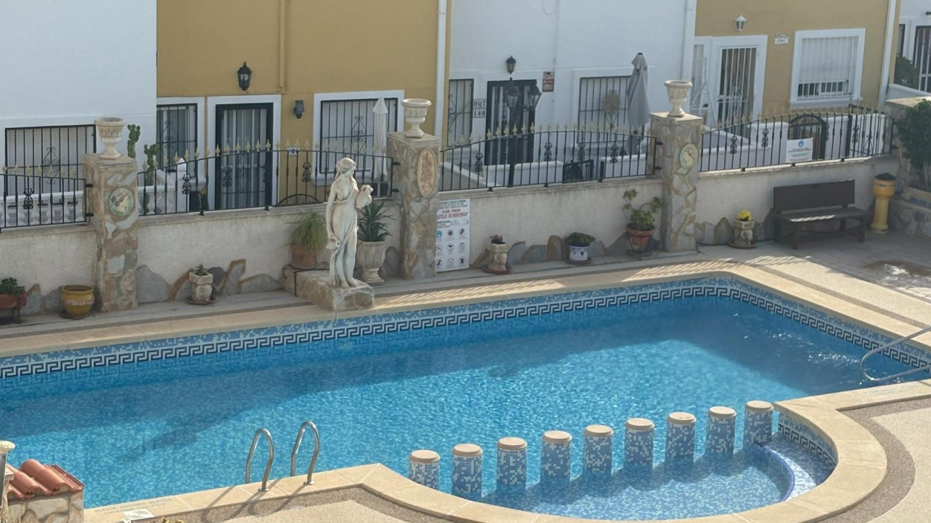 Återförsäljning - Radhus -
Algorfa